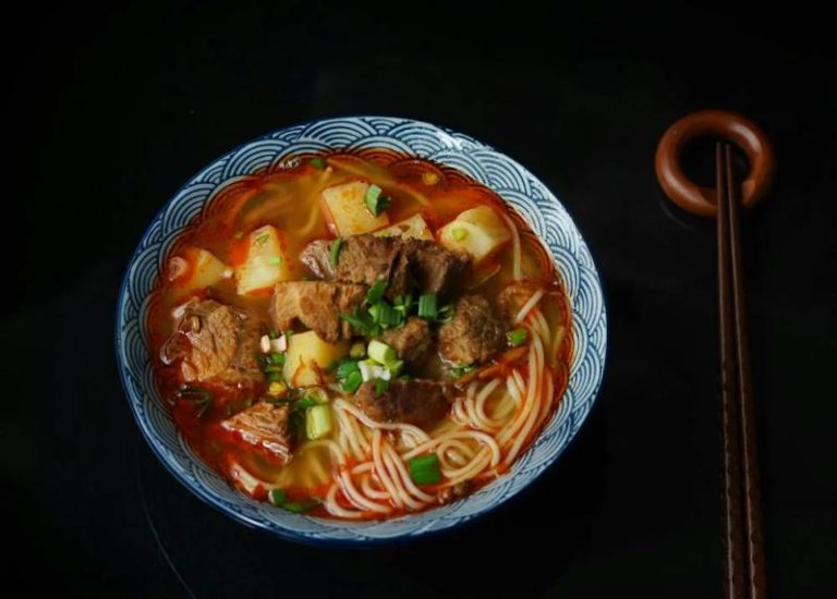 Cara Menyajikan Mie Ayam Agar Lebih Menggugah Selera Seni Di Balik Semangkuk Kelezatan