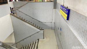 Warga Keluhkan Stasiun Depok Baru Tak Ramah Disabilitas Lansia Harap Ada Lift
