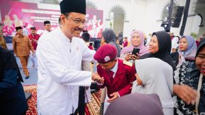 Gus Ipul Serahkan 1 500 Paket Sembako Di Pasuruan Dorong Pemberdayaan Ekonomi