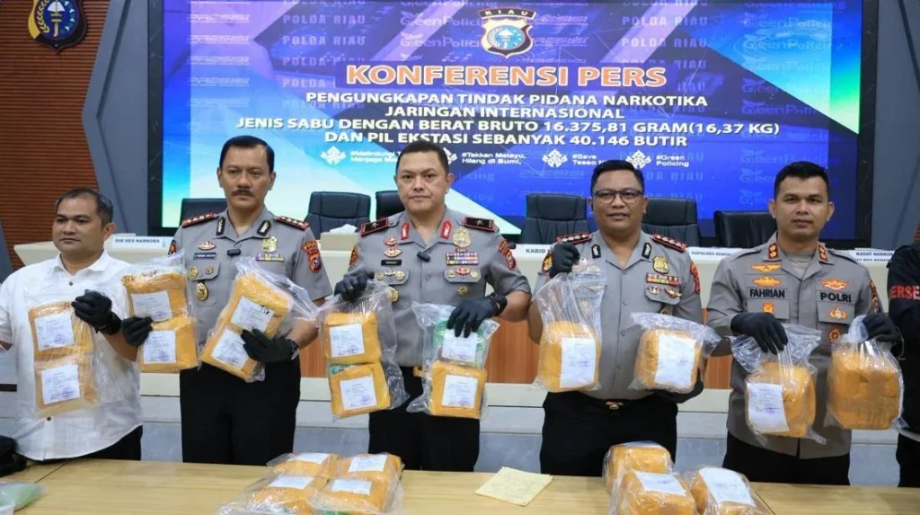 Polda Riau Perang Narkoba Ribuan Tersangka Ditangkap Belasan Polisi Dipecat