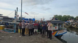 Polisi Patroli Pesisir Tangerang Ingatkan Nahkoda Kapal Tak Overload