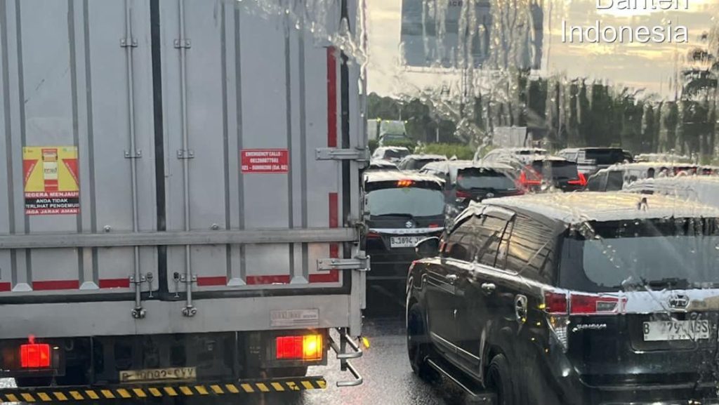 Truk Gangguan Bikin Macet Parah Tol Tangerang Arah Jakarta Pagi Ini