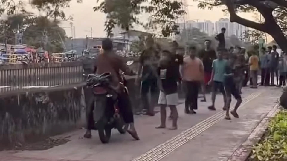 Dishub Apresiasi Bocil Adang Pemotor Di Trotoar Jakbar Lokasi Diawasi