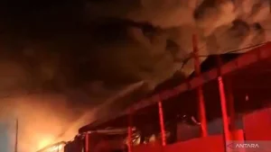 Gudang Paket Di Kalideres Jakbar Terbakar Warga Dengar Ledakan Berkali Kali