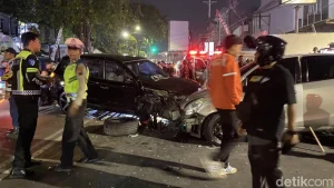Pengemudi Hyundai Kabur Usai Tabrakan Beruntun 5 Kendaraan Di Semarang