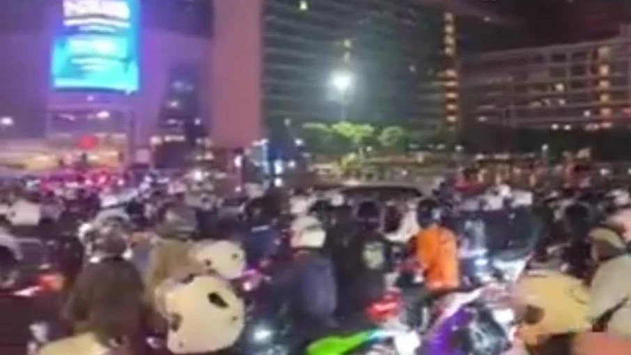 Pemotor Kumpul Tengah Malam Di Bundaran Hi Lalin Sempat Macet